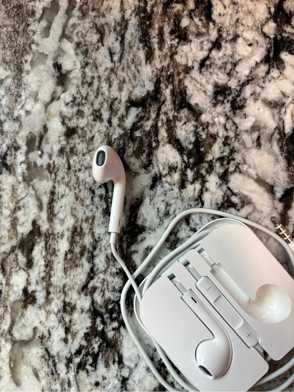 Brand New Sealed Apple EarPods 3.5mm Jack Headphones with Mic - 2 available!